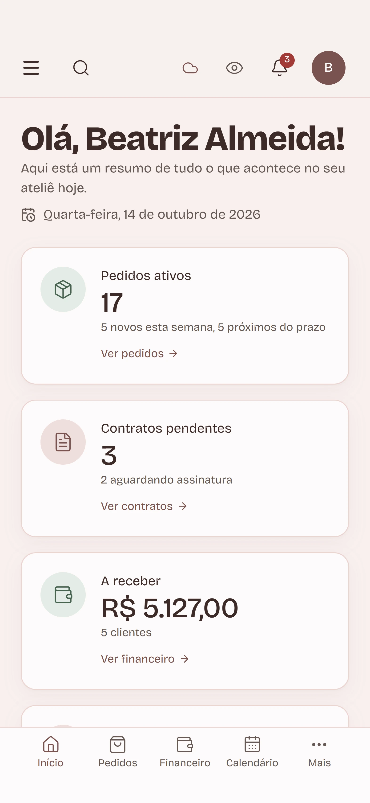 Tela inicial no celular com a identidade do ateliê de exemplo Flor de Maio.