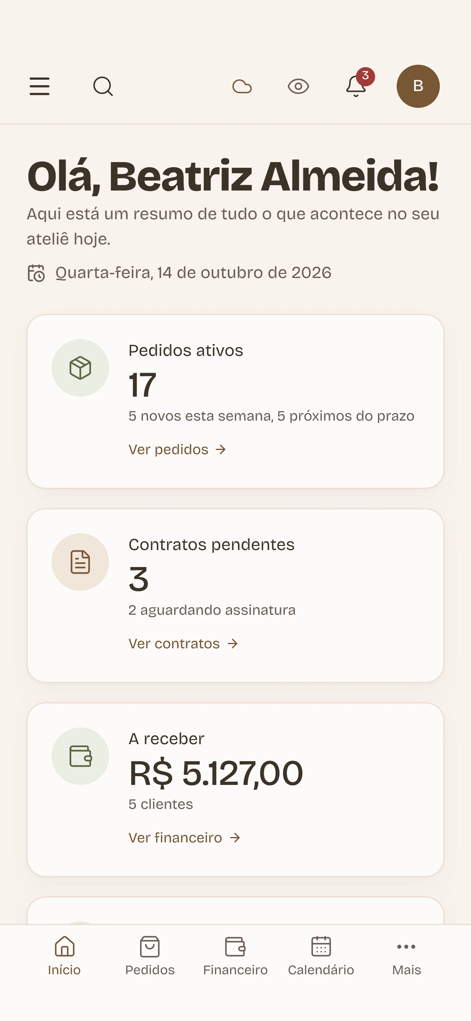 Tela inicial no celular com a identidade do ateliê de exemplo Casa Âmbar.